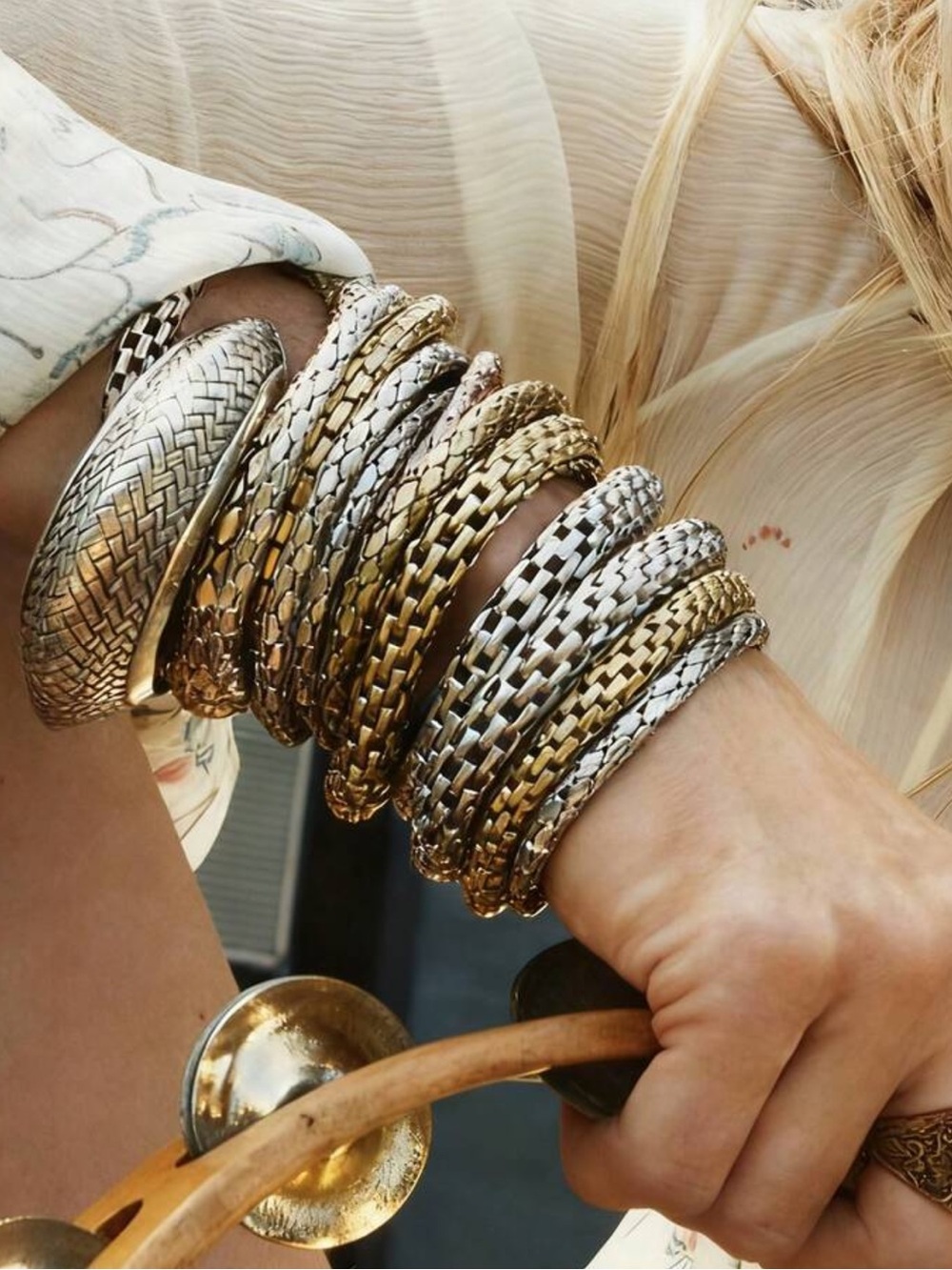 Stacked Metallic Mesh Bangle Bracelet Set - Silver & Gold 7pcs Set